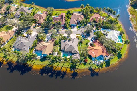 Casa en venta en Weston, Florida, 7 dormitorios, 444.72 m2 № 2034163 - foto 2