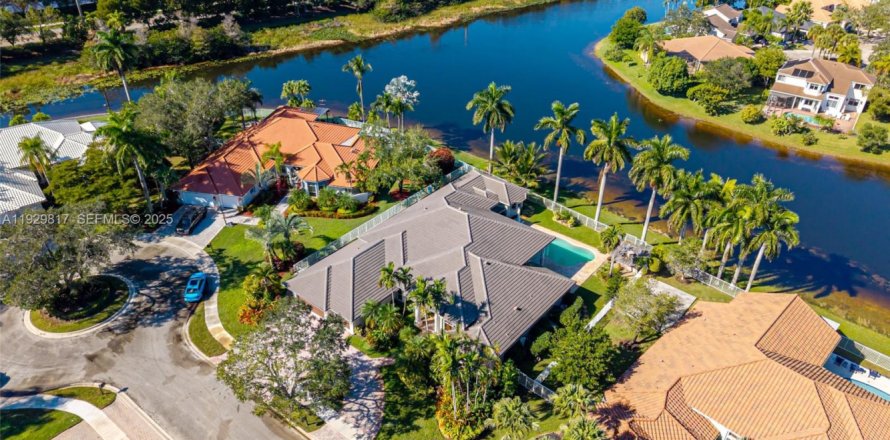 Casa en Weston, Florida 7 dormitorios, 444.72 m2 № 2034163
