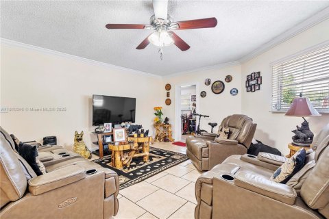 Commercial property in Hollywood, Florida 162.21 sq.m. № 1865689 - photo 30