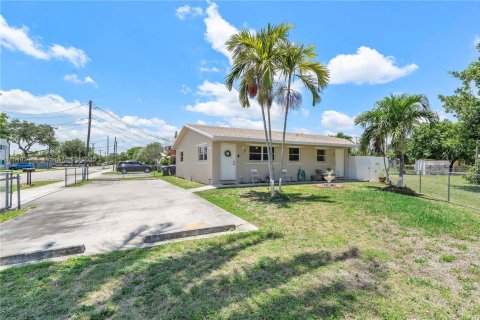 Commercial property in Hollywood, Florida 162.21 sq.m. № 1865689 - photo 7
