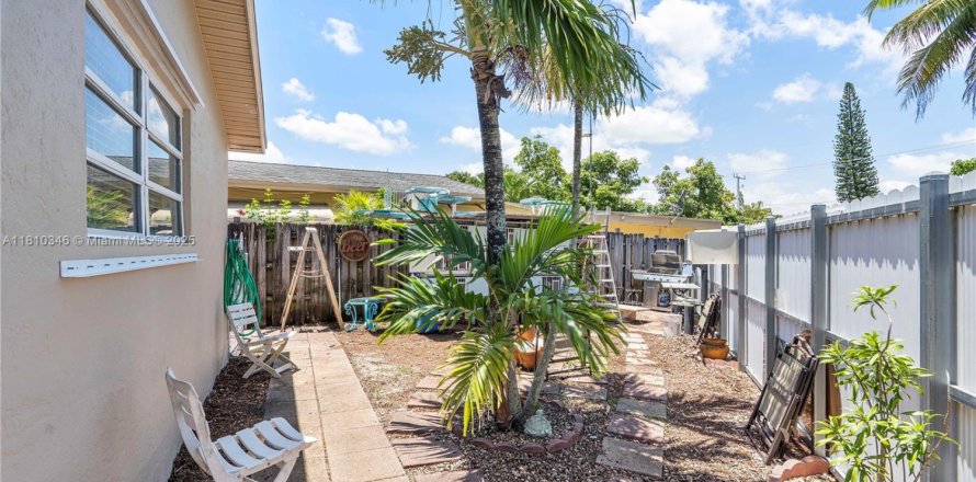 Commercial property in Hollywood, Florida 162.21 sq.m. № 1865689