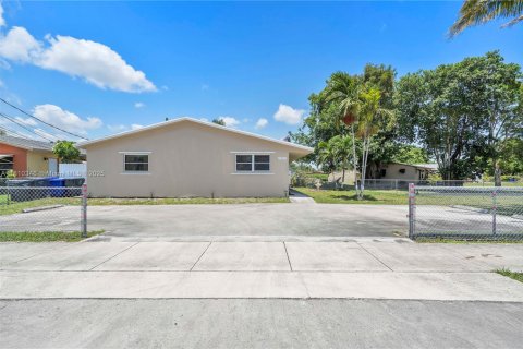 Commercial property in Hollywood, Florida 162.21 sq.m. № 1865689 - photo 5
