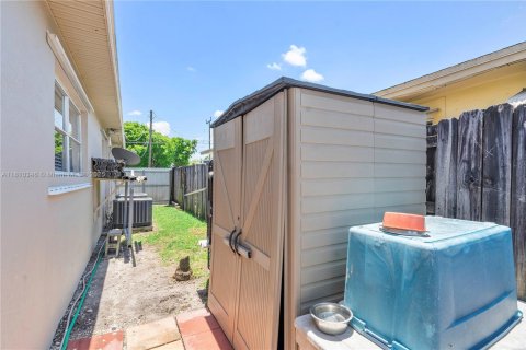 Commercial property in Hollywood, Florida 162.21 sq.m. № 1865689 - photo 2