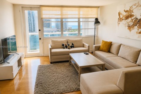 Condo in Miami Beach, Florida, 1 bedroom № 2085453 - photo 4