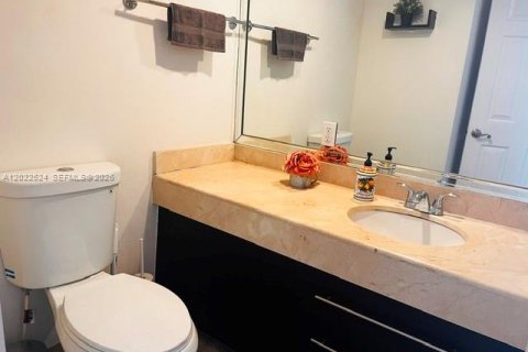 Condo in Miami Beach, Florida, 1 bedroom № 2085453 - photo 10