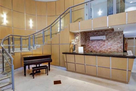 Condo in Miami Beach, Florida, 1 bedroom № 2085453 - photo 13