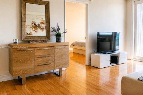 Condo in Miami Beach, Florida, 1 bedroom № 2085453 - photo 5