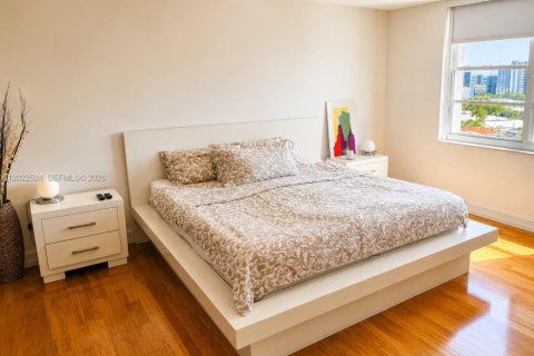 Condo in Miami Beach, Florida, 1 bedroom № 2085453 - photo 7