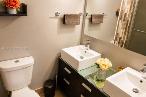 Condo in Miami Beach, Florida, 1 bedroom № 2085453 - photo 8