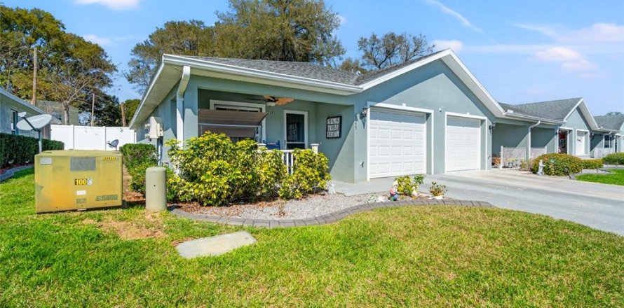 House in Zephyrhills, Florida 2 bedrooms, 99.78 sq.m. № 1634233