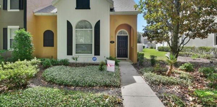 Adosado en DeLand, Florida 3 dormitorios, 155.61 m2 № 2167563