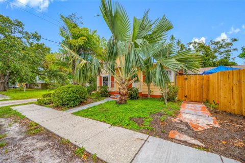 House in Saint Petersburg, Florida 2 bedrooms, 74.32 sq.m. № 1817251 - photo 7