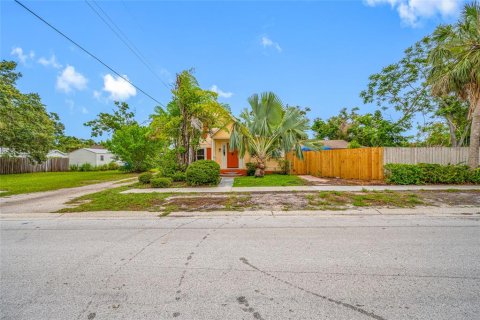 House in Saint Petersburg, Florida 2 bedrooms, 74.32 sq.m. № 1817251 - photo 3