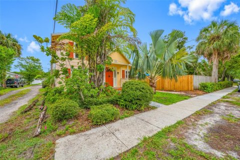 House in Saint Petersburg, Florida 2 bedrooms, 74.32 sq.m. № 1817251 - photo 2
