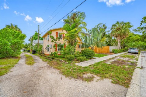 House in Saint Petersburg, Florida 2 bedrooms, 74.32 sq.m. № 1817251 - photo 4