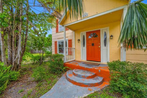 House in Saint Petersburg, Florida 2 bedrooms, 74.32 sq.m. № 1817251 - photo 1