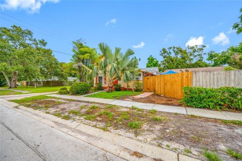 House in Saint Petersburg, Florida 2 bedrooms, 74.32 sq.m. № 1817251 - photo 6