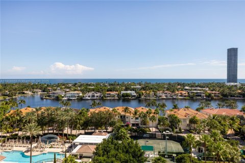 Condo in Aventura, Florida, 2 bedrooms № 1971274 - photo 14