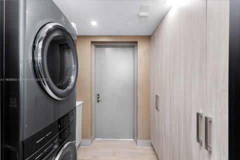 Condo in Aventura, Florida, 2 bedrooms № 1971274 - photo 16