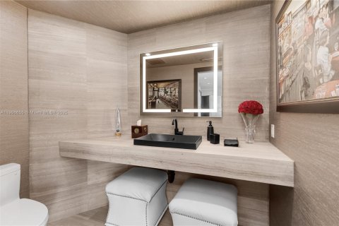 Condo in Aventura, Florida, 2 bedrooms № 1971274 - photo 11