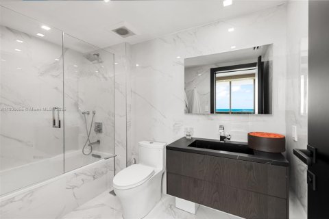 Condo in Aventura, Florida, 2 bedrooms № 1971274 - photo 25