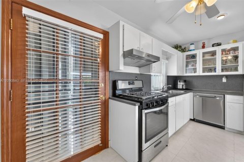Casa en venta en Miami Gardens, Florida, 3 dormitorios, 148.18 m2 № 2370145 - foto 7