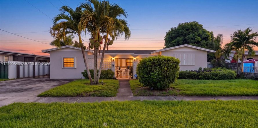 Casa en Miami Gardens, Florida 3 dormitorios, 148.18 m2 № 2370145