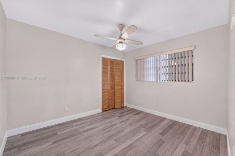 Casa en venta en Miami Gardens, Florida, 3 dormitorios, 148.18 m2 № 2370145 - foto 14