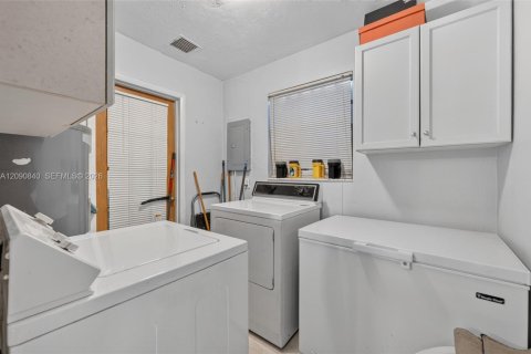 Casa en venta en Miami Gardens, Florida, 3 dormitorios, 148.18 m2 № 2370145 - foto 8