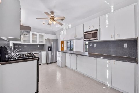 Casa en venta en Miami Gardens, Florida, 3 dormitorios, 148.18 m2 № 2370145 - foto 6