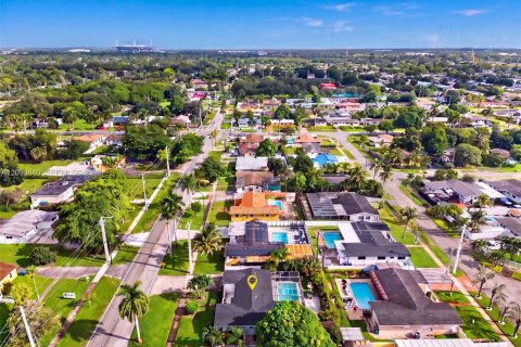 Casa en venta en Miami Gardens, Florida, 3 dormitorios, 148.18 m2 № 2370145 - foto 24