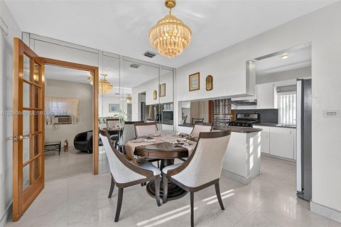 Casa en venta en Miami Gardens, Florida, 3 dormitorios, 148.18 m2 № 2370145 - foto 5