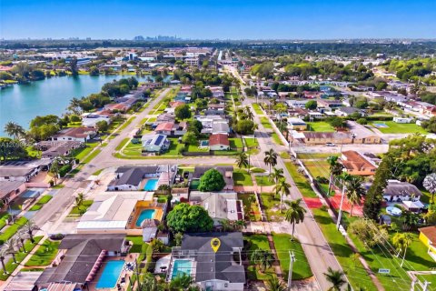 Casa en venta en Miami Gardens, Florida, 3 dormitorios, 148.18 m2 № 2370145 - foto 22