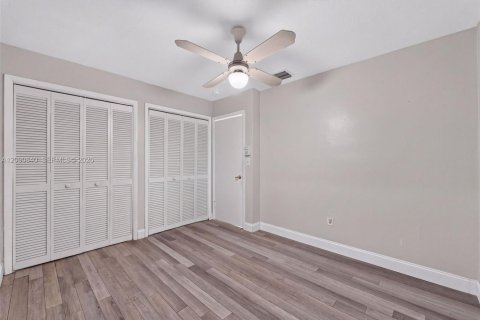 Casa en venta en Miami Gardens, Florida, 3 dormitorios, 148.18 m2 № 2370145 - foto 16