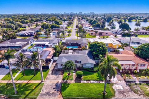 Casa en venta en Miami Gardens, Florida, 3 dormitorios, 148.18 m2 № 2370145 - foto 21