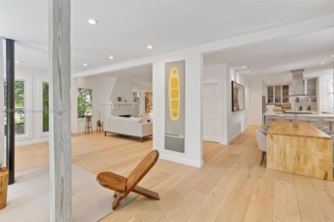 House in Miami, Florida 4 bedrooms, 334.91 sq.m. № 1841041 - photo 14