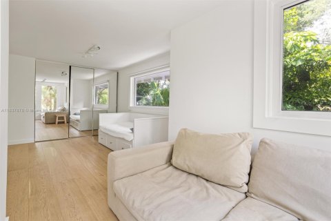 House in Miami, Florida 4 bedrooms, 334.91 sq.m. № 1841041 - photo 25