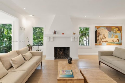 House in Miami, Florida 4 bedrooms, 334.91 sq.m. № 1841041 - photo 6