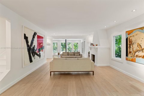 House in Miami, Florida 4 bedrooms, 334.91 sq.m. № 1841041 - photo 7