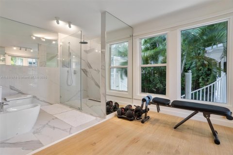 House in Miami, Florida 4 bedrooms, 334.91 sq.m. № 1841041 - photo 22