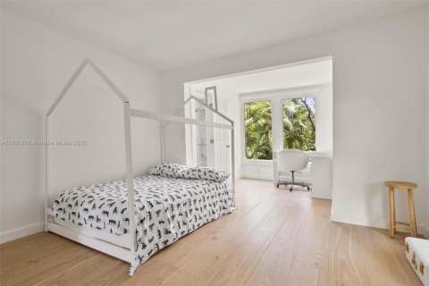 House in Miami, Florida 4 bedrooms, 334.91 sq.m. № 1841041 - photo 29