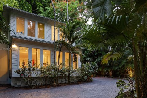 House in Miami, Florida 4 bedrooms, 334.91 sq.m. № 1841041 - photo 2