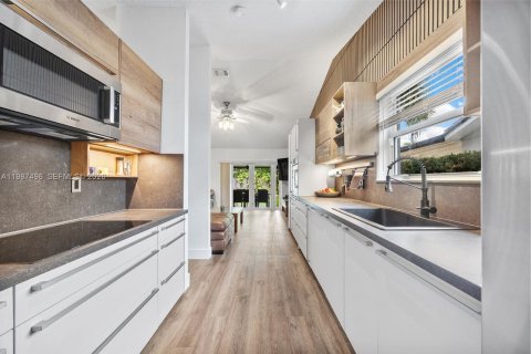 Купить виллу или дом в Майами, Флорида 3 спальни, 164.99м2, № 2050632 - фото 10