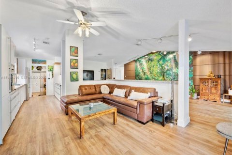 Купить виллу или дом в Майами, Флорида 3 спальни, 164.99м2, № 2050632 - фото 12