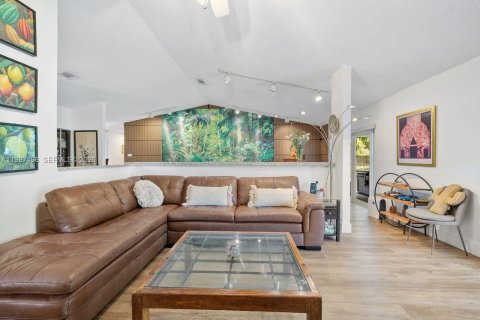 Купить виллу или дом в Майами, Флорида 3 спальни, 164.99м2, № 2050632 - фото 13