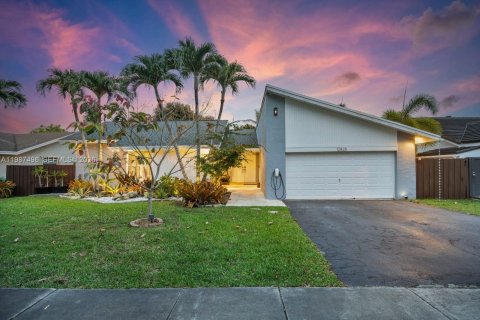 Дом в Майами, Флорида 3 спальни, 164.99м2 № 2050632