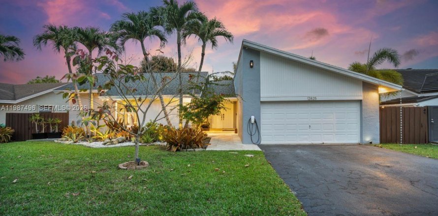 Дом в Майами, Флорида 3 спальни, 164.99м2 № 2050632