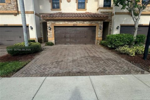 Townhouse in Parkland, Florida 3 bedrooms, 174.19 sq.m. № 2035195