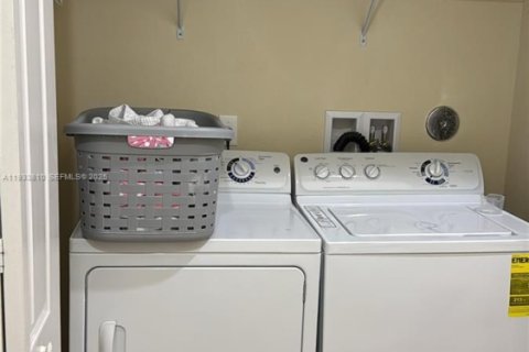 Townhouse in Parkland, Florida 3 bedrooms, 174.19 sq.m. № 2035195 - photo 21