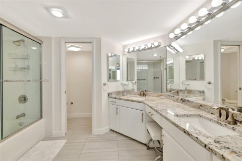 Condo in Jensen Beach, Florida, 2 bedrooms  № 1686292 - photo 23